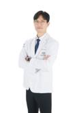 밤마다 어깨 아프고 팔이 잘 안 올라간다면…'오십견' 확인해야