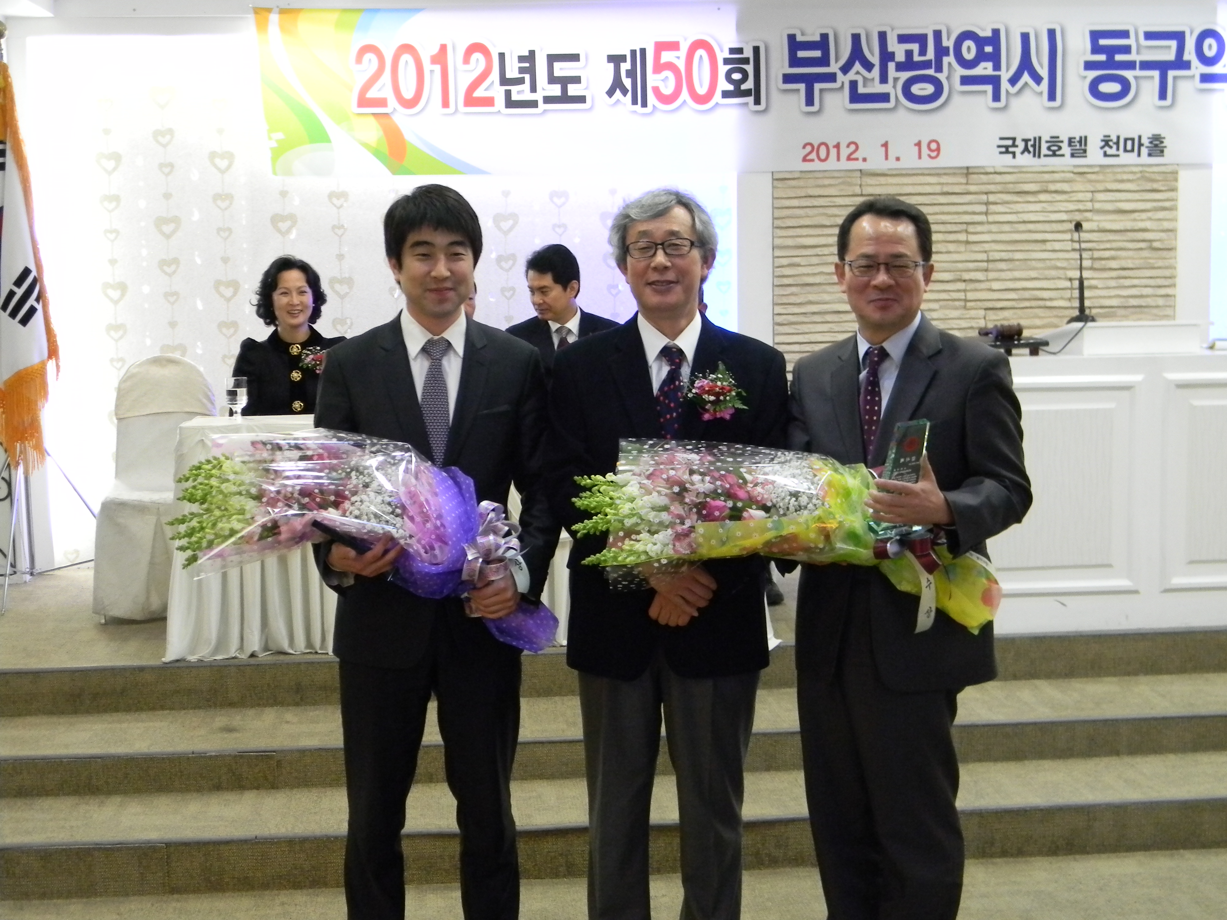 수상자와 함께