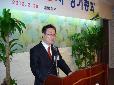 인사말을 하고 있는 이수형 신임회장